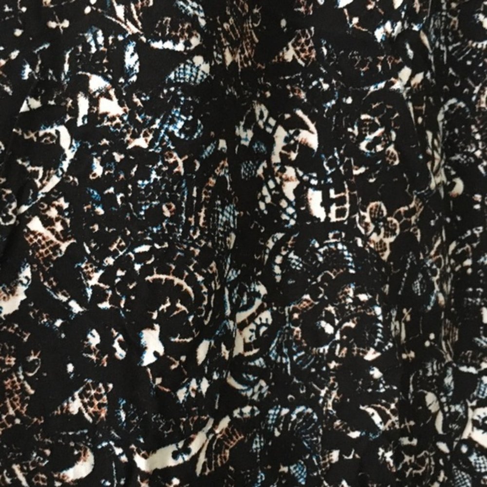Lightweight Patterned Keyhole Shift Dress - Picture 4 of 8